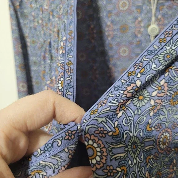 Max Studio Women's Crepe Shirtale Wrap Floral Print Surplice Blouse L - Picture 9 of 12